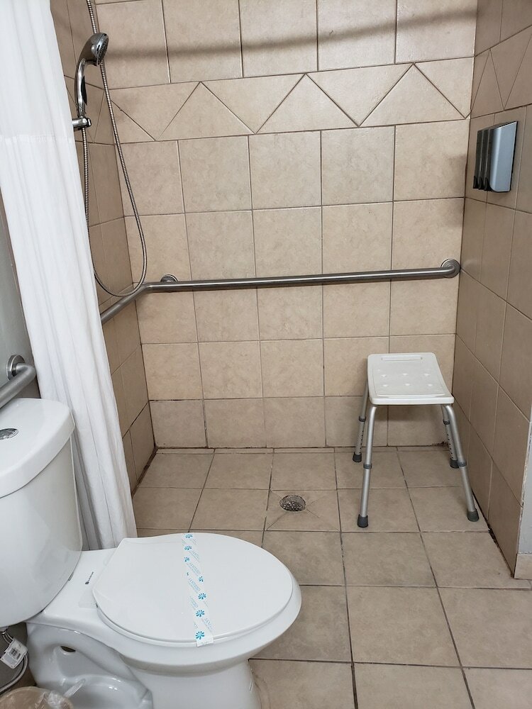 Hotel Days Inn & Suites By Wyndham Cleburne Tx