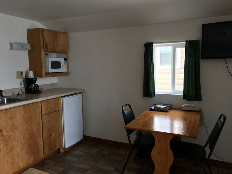 Tenderfoot Cabins & Motel