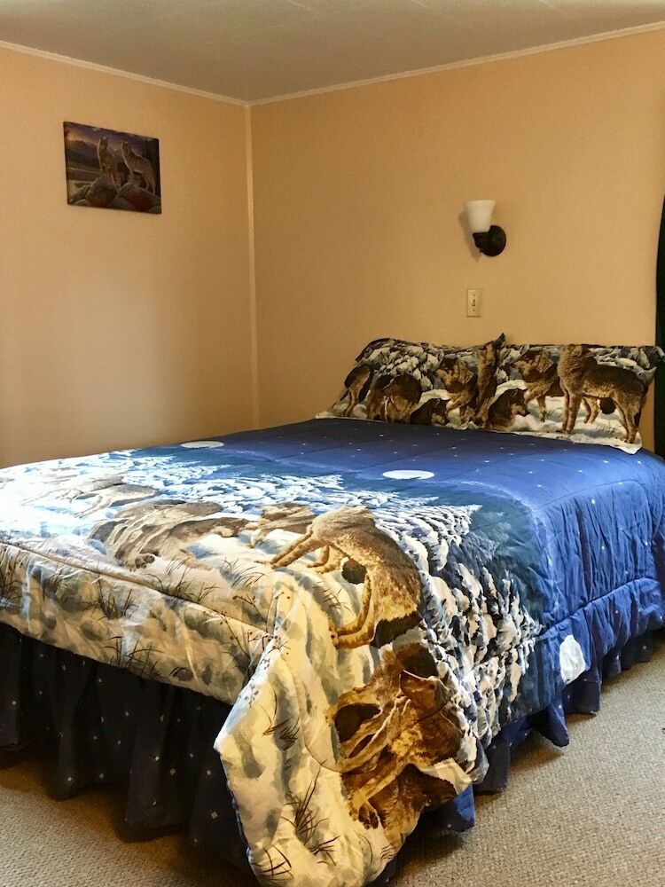 Tenderfoot Cabins & Motel