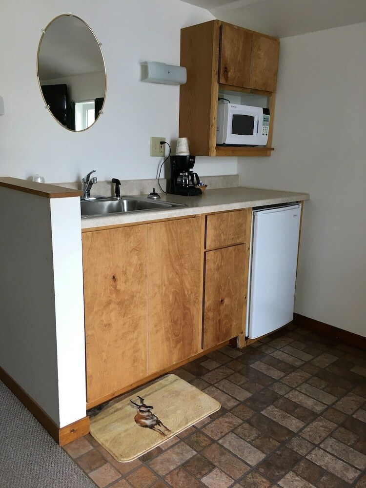 Tenderfoot Cabins & Motel