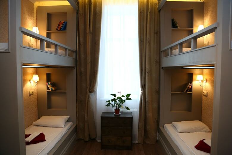 Hostal Mini Hotel Artist On Baumanskaya - Hostel