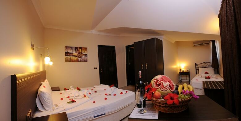 Hotel Holiday Calbis