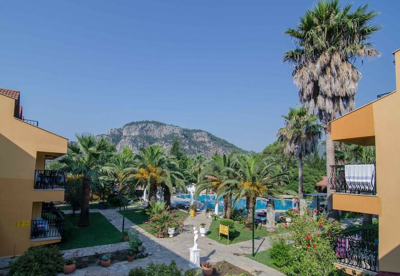 Hotel Holiday Calbis
