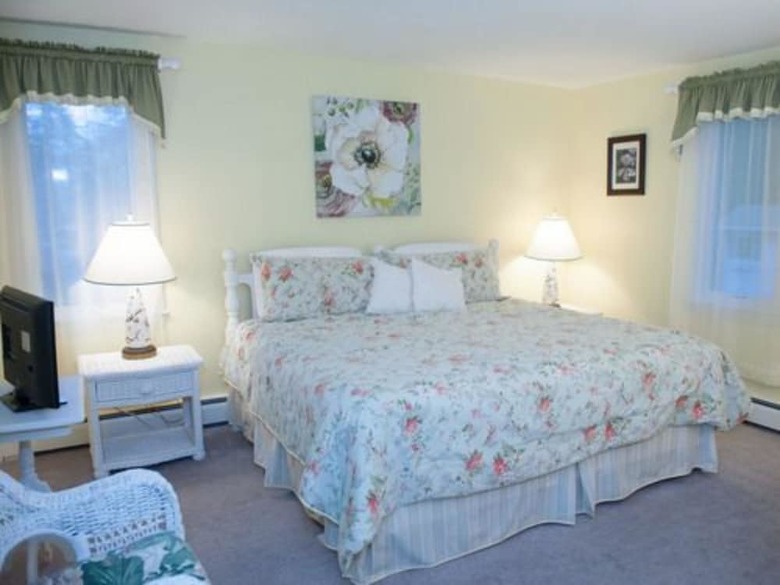 Cranberry Manor Bed And Breakfast Cape Cod
