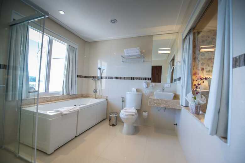 Chris Park Hotel