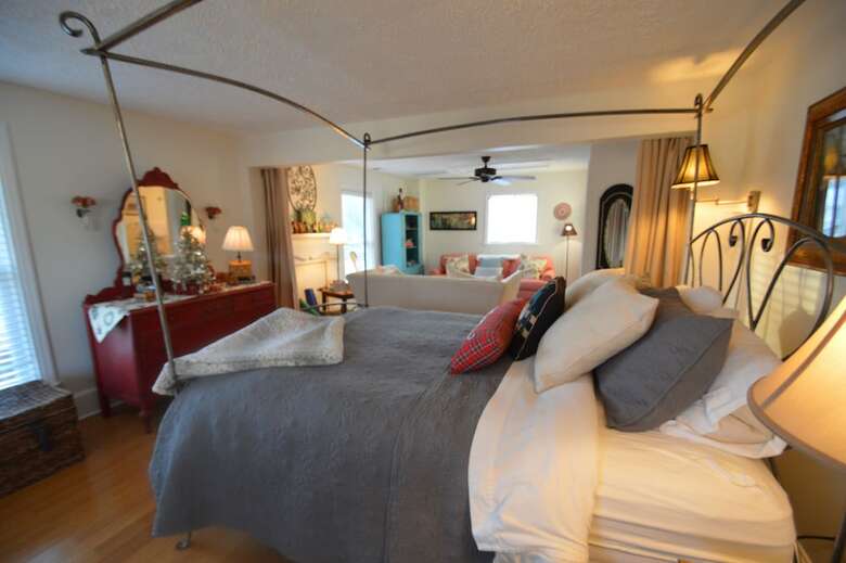 Bed & Breakfast Peabody's 'hip Little Stay'