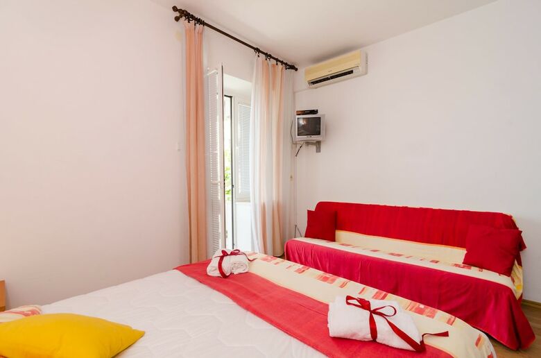 Apartments And Room Lora
