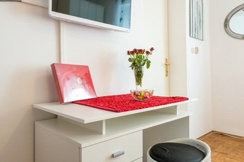 Apartments And Room Lora