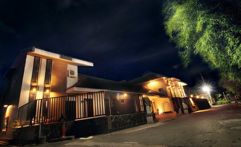 Puri Chorus Hotel
