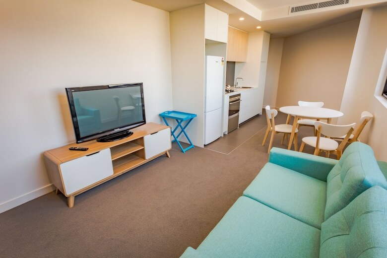 Newcastle Beach 1-br Apartment W/ City Views