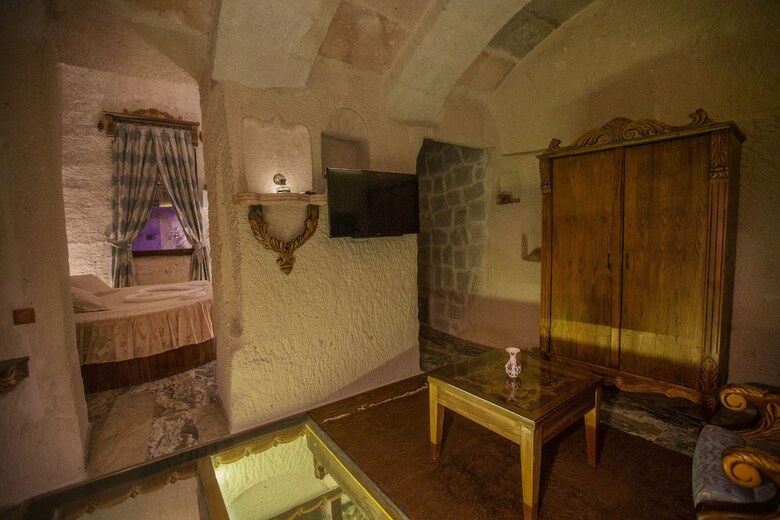 Hermes Cave Hotel