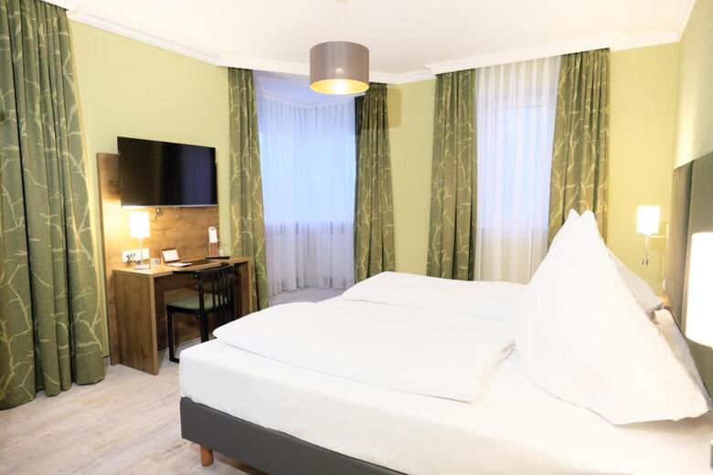 Hotel R�merstadt