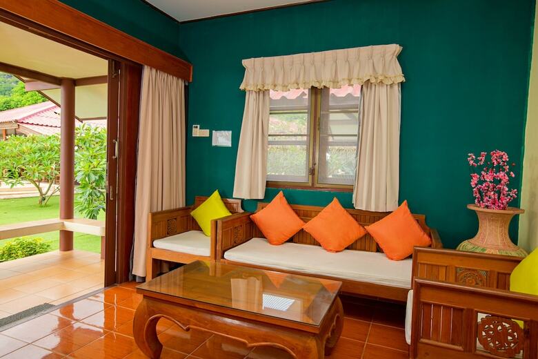 Hotel Buri Beach Resort