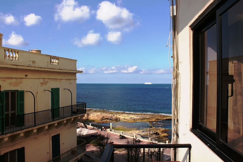 Fleur 3 Bedroom Apartment Sliema