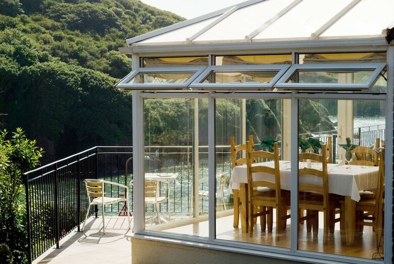 The Sun Bay Hotel & Restaurant