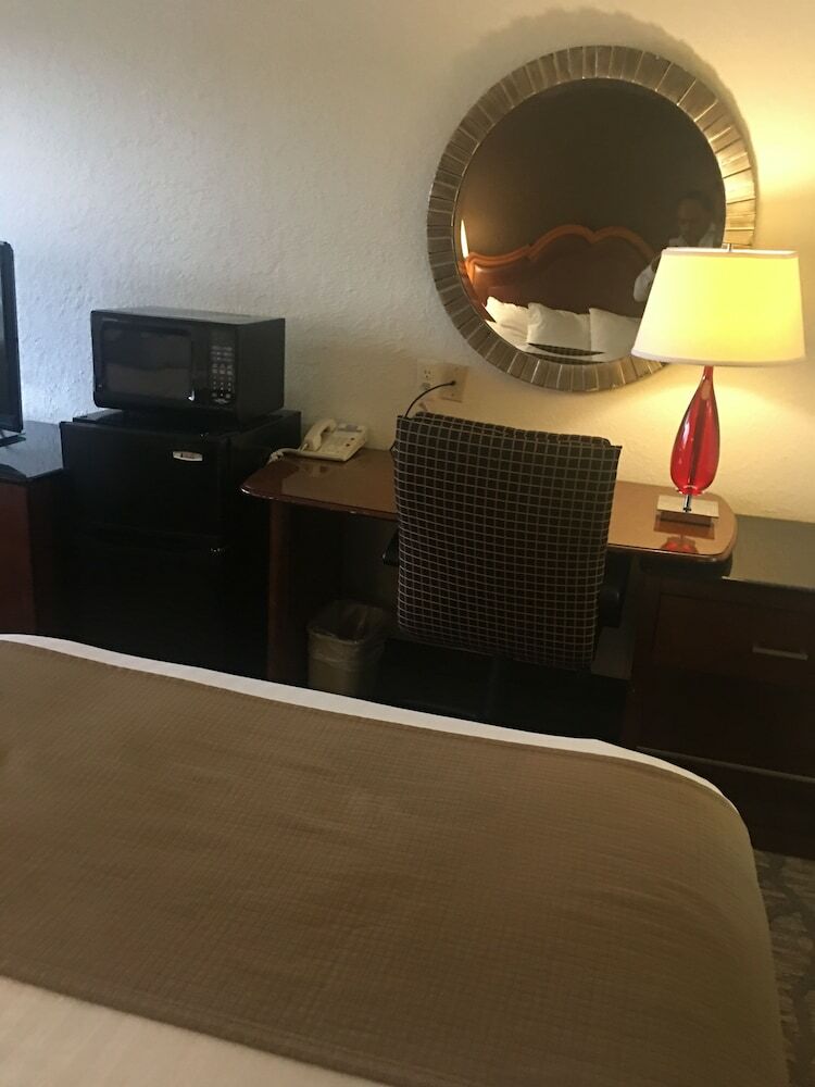 A Victory Hotel - Southfield