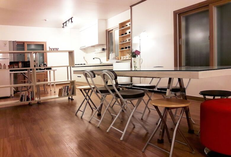 Hostal Guesthouse Enoch - Hostel