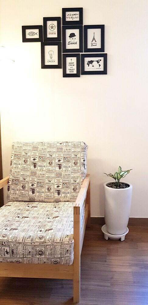 Hostal Guesthouse Enoch - Hostel