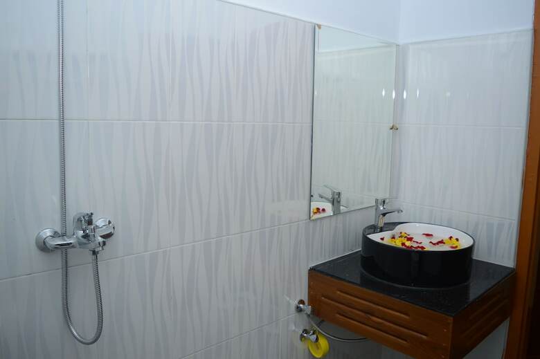 Kayah Golden Hill Hotel