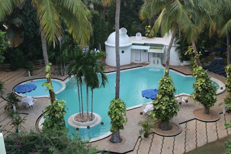 Hotel Parisutham
