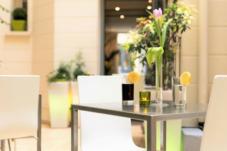Hotel Glasgow Monceau Paris By Patrick Hayat