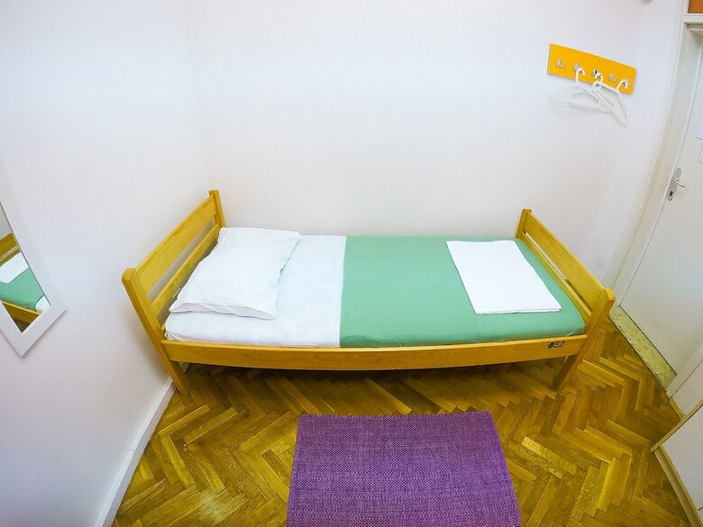 Hostal Whole Wide World Hostel & Bar
