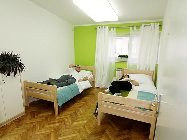 Hostal Whole Wide World Hostel & Bar