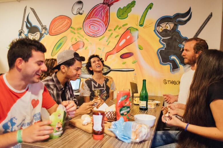 Hostal Whole Wide World Hostel & Bar