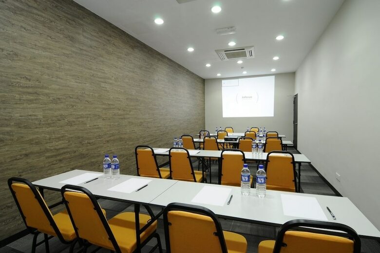 V3 Hotel Taman Gaya