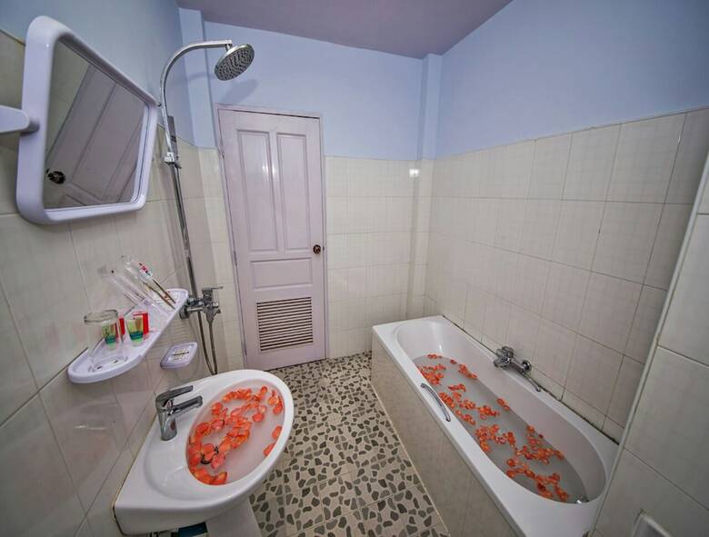 Shwe Hnin Si Hotel