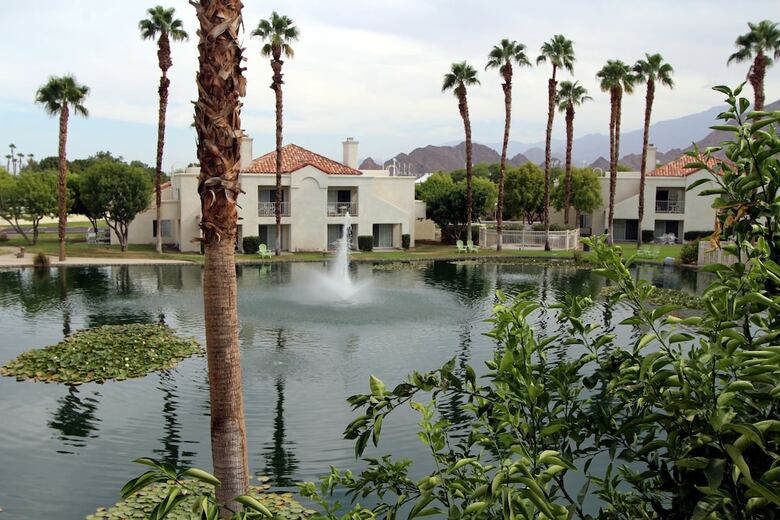 Hotel Desert Breezes Resort