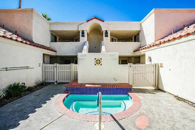 Hotel Desert Breezes Resort