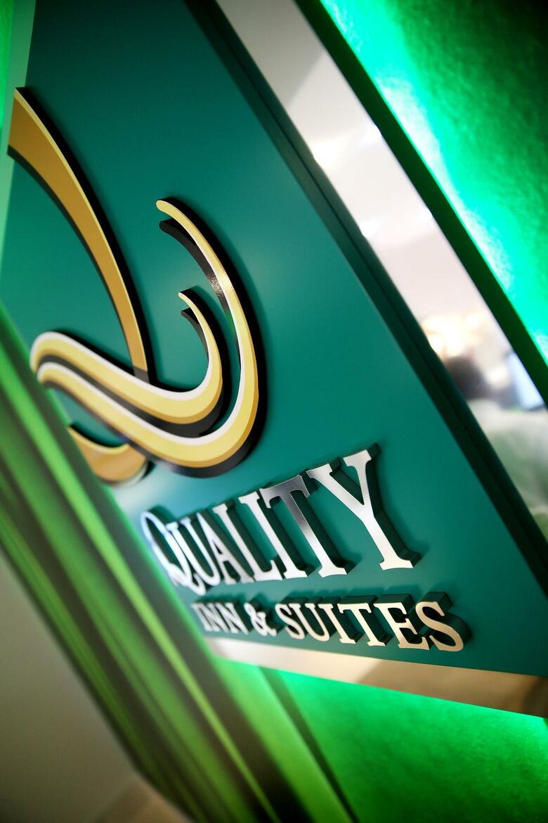Hotel Quality Inn & Suites By The Parks
