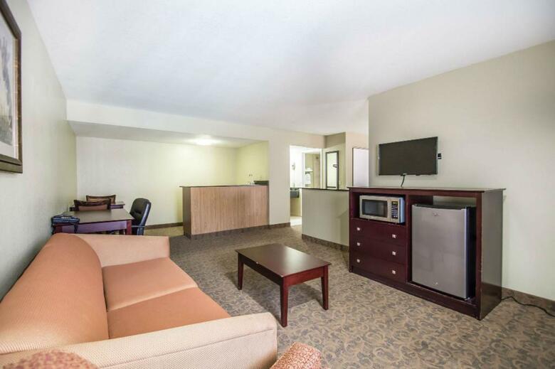 Hotel Quality Inn & Suites By The Parks