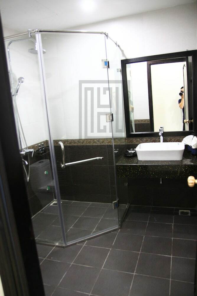 Golden Gem Tuan Chau Hotel