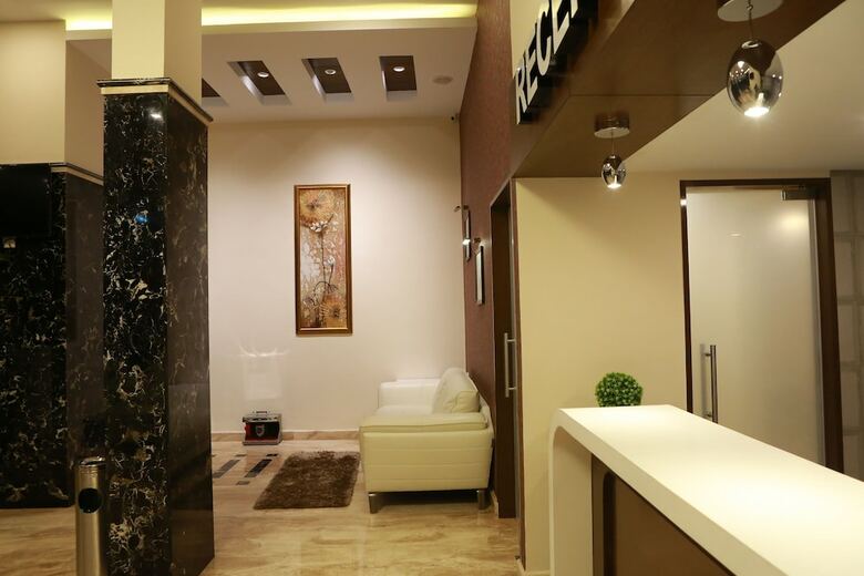 Breeze Suites Transit Hotel
