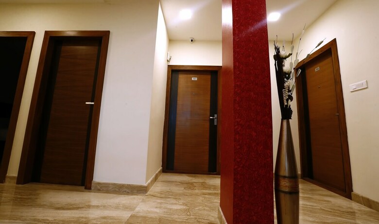 Breeze Suites Transit Hotel