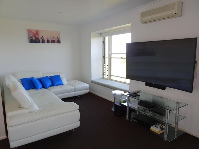 Sea Views At Aqualuna - 3 Bed Apartment