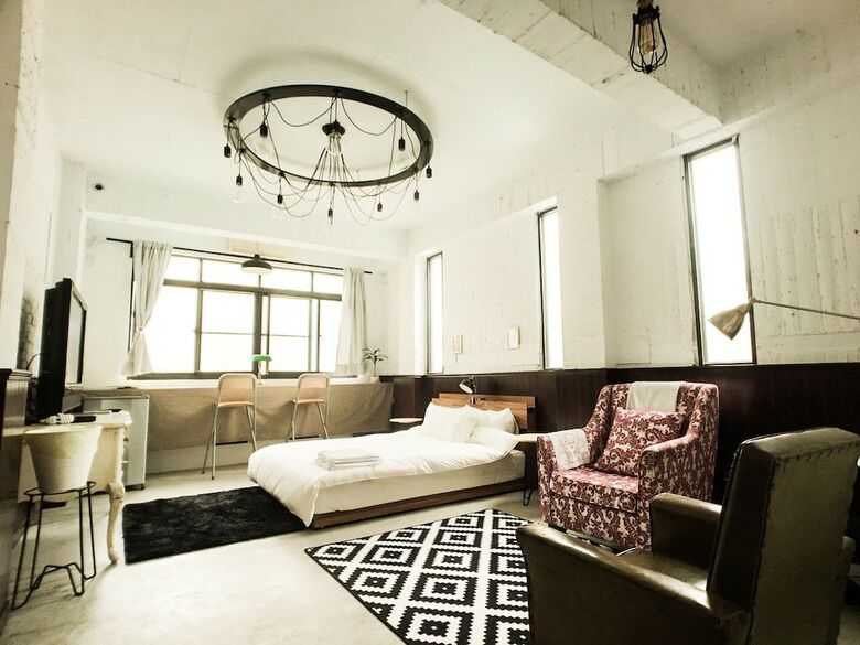 Hotel 9-1 House