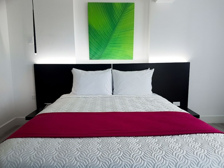 R Hotel Kingston