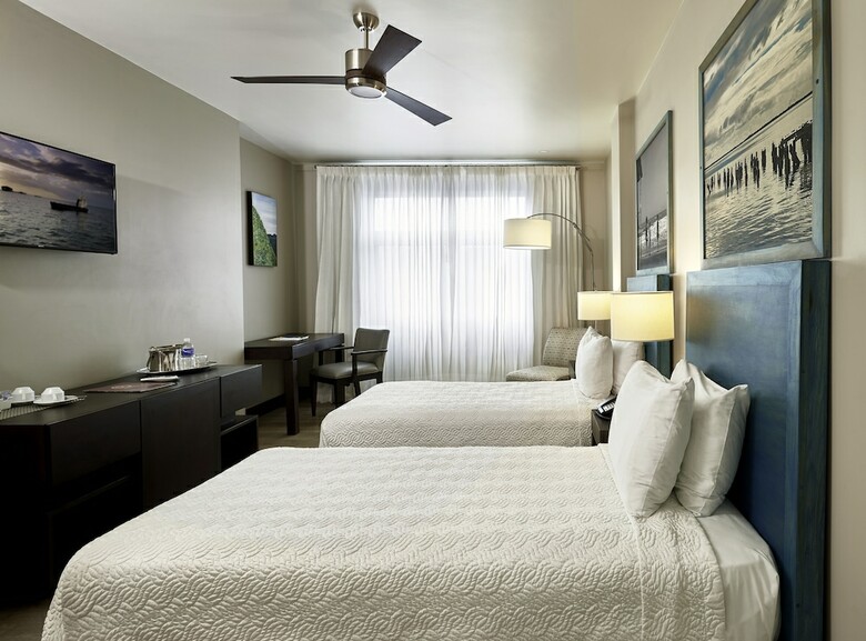 R Hotel Kingston