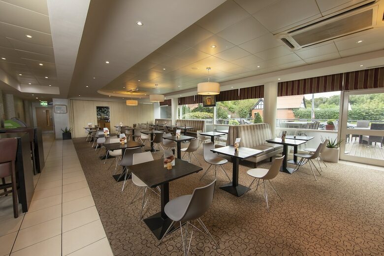 Hotel Holiday Inn Express Chester Racecourse(.)