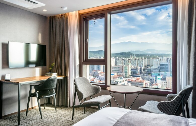 Hotel With Jeju