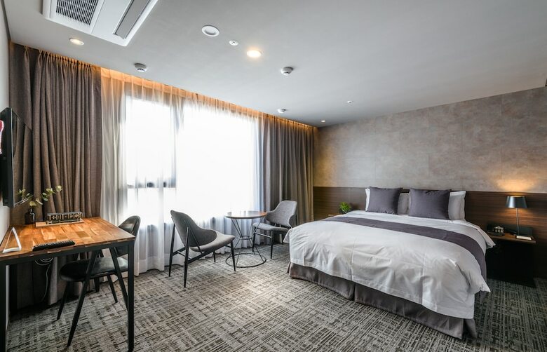Hotel With Jeju