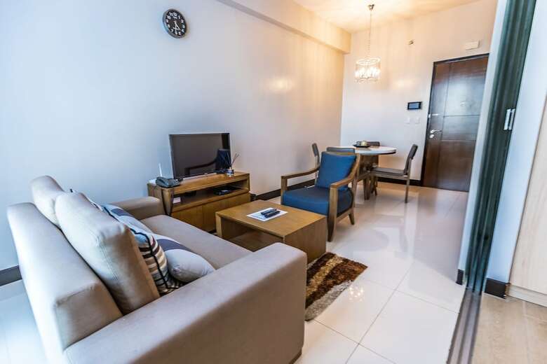 Aparthotel Csuites At 8 Newtown Residences