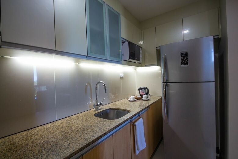 Aparthotel Csuites At 8 Newtown Residences