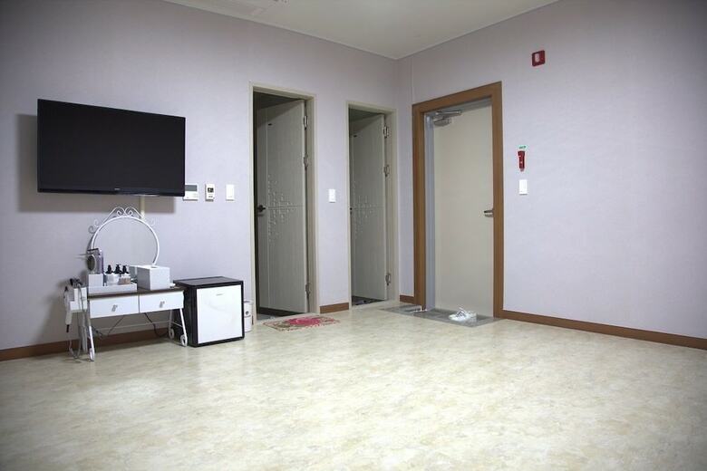 Hotel Ara & Maru Hostel