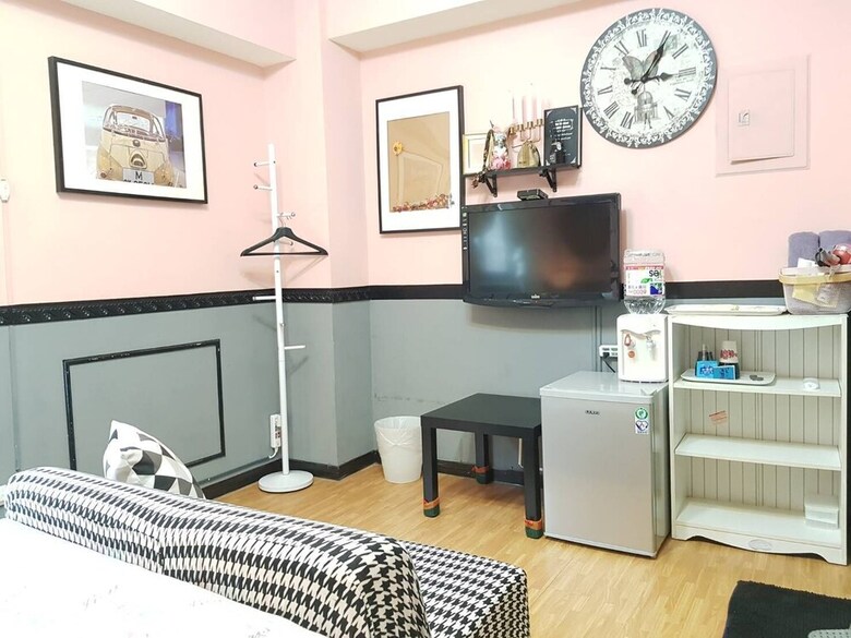 Hotel Meow Meow Hostel