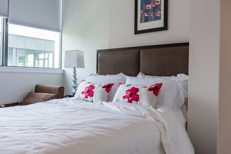 Applewood Suites - 2 Bdrm King & Spadina