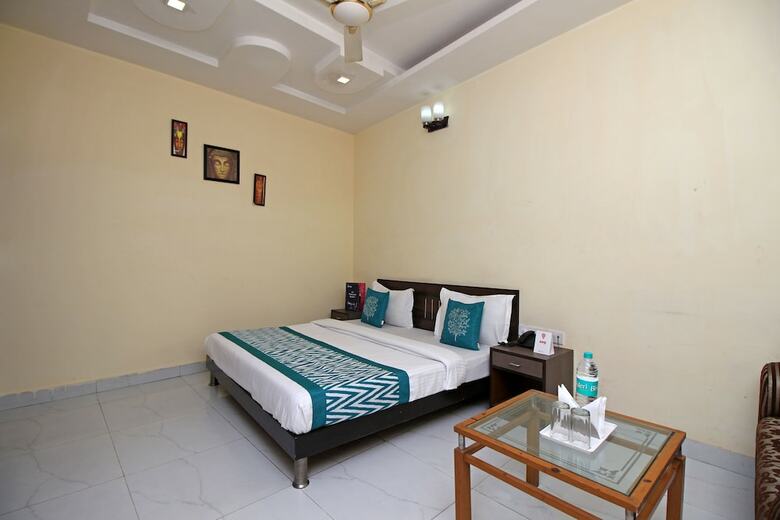 Hotel Oyo 7353 Ambrosia
